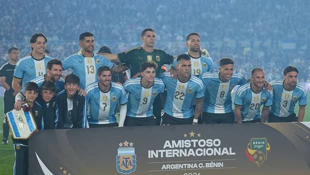 Benin Teknik Direktörü Rohr'dan Arjantin'e Şaşırtan Sitem: Messi Formaları Tartışma Yarattı!